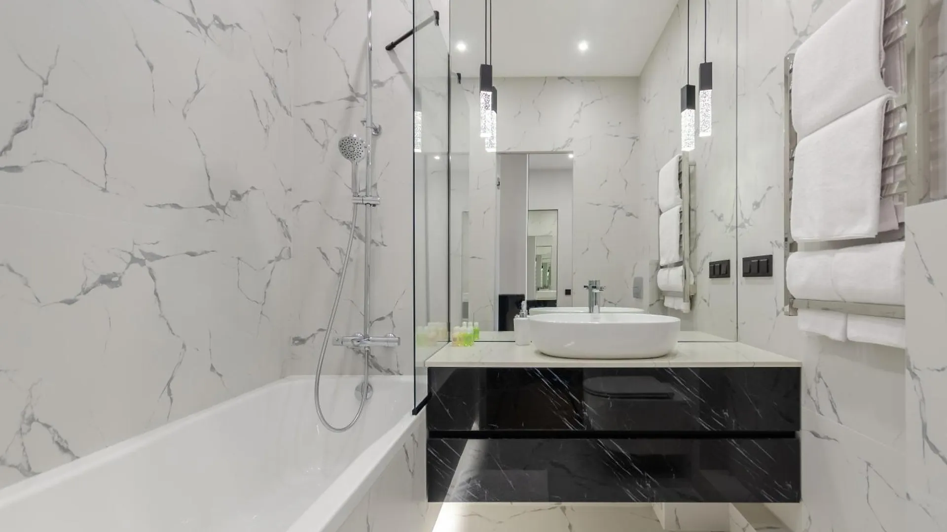Petrovdom 2-5 New Apartment In Rc Novopecherski Lypky, 19B Andrii Verkhogliad Street Kiev Oekraïne